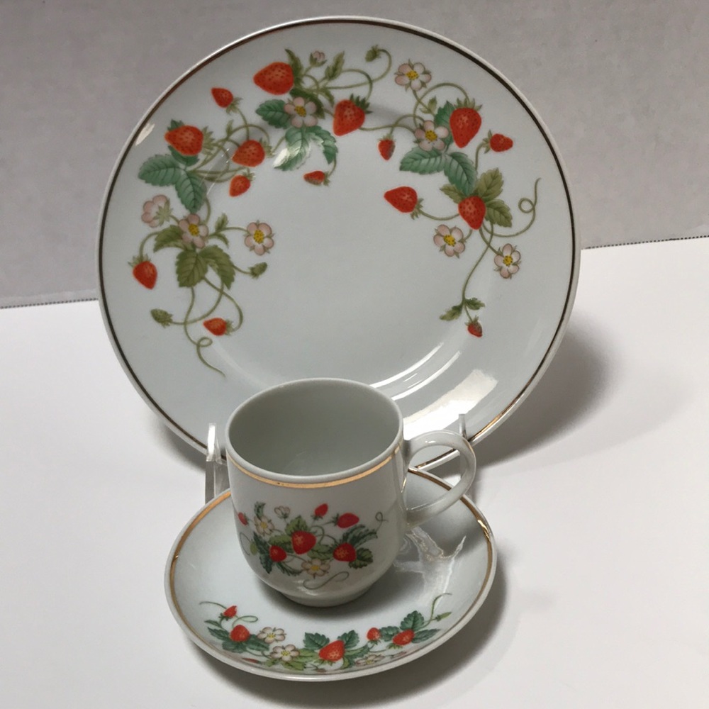 COPY - Vintage Avon Porcelain Demitasse/Tea set.S…